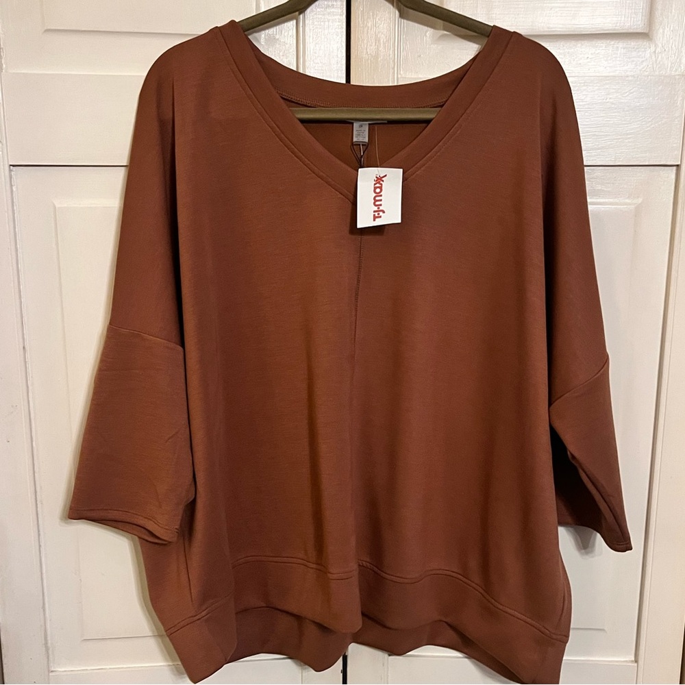 Brown super soft knit top. Cable and Gauge